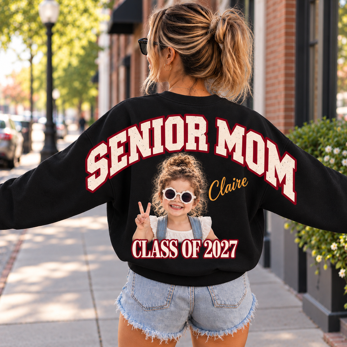 Custom Retro Senior Mom 2027 Shoulder to Shoulder Sweatshirt & Hoodie - Personalized Class of 2027 Gift, Proud Family Gift HO82 904004
