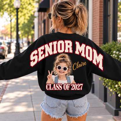 Custom Retro Senior Mom 2027 Shoulder to Shoulder Sweatshirt & Hoodie - Personalized Class of 2027 Gift, Proud Family Gift HO82 904004